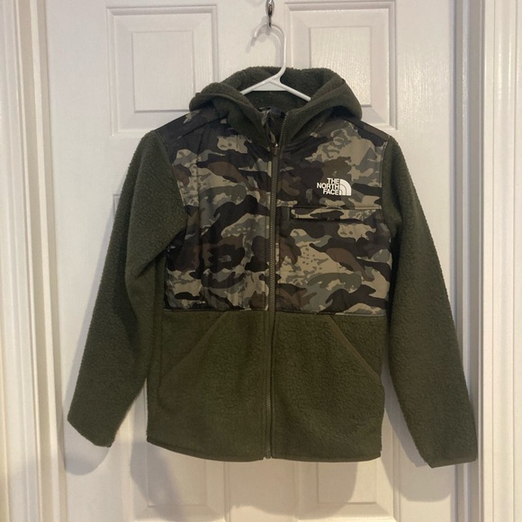 The North Face Kids Green Camo Fleece Hoodie - Picture 1 of 7